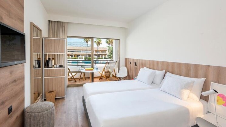 The INNSiDE Room Pool View 